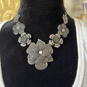 NWT Bold Antique Silver Flower Necklace With Crystals Statement Necklace